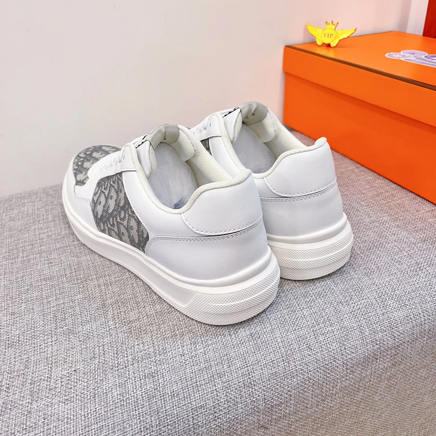 Men's men's shoes💰 420💰🔥【Dior】🔥Men's high-end brand of shoes official website 1:1 latest masterpiece: the upper is made of first-layer cowhide imported from Italy with a comfortable and breathable lining➕original non-slip and wear-resistant outsole🔥, making walking more convenient and comfortable! An exclusive new model, a stunning work, a beautiful 1:1 replica [color] compared to the official quality! Create a fashionable personality to set off your uniqueness! A must-have for trendy men! Classic 🔥Size: 38-44 Color: 🔥 2⃣️colors available🔥